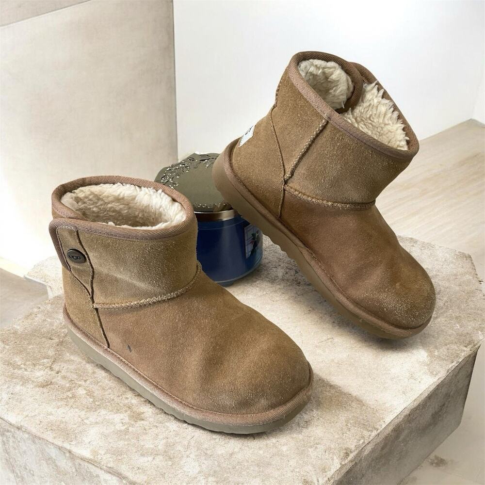UGG Youth Jona Chestnut Suede Shearling Mini Boots Size 2 Kids Side Buttons